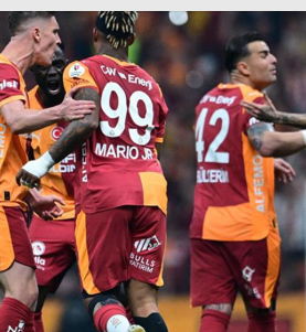 Galatasaray'ın Gabonlu yıldızı Mario Lemina, 26. şampiyonluğun ardından "Yüzde 99 takımda kalıyorum" diyerek sarı-kırmızılı taraftarlara müjdeyi verdi.