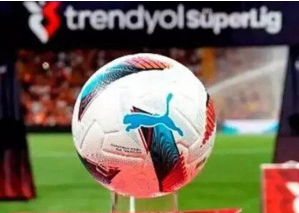 Süper Lig'de küme düşen takımlar belli oldu. Kayserispor Alanyaspor'a 3-1 yenilirken, Karagümrük Kocaelispor'u 1-0 yense de ligde kalamadı.