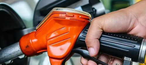 Motorine 5,52 TL indirim geldi. Pompa fiyatlarına yansıyan indirimle İstanbul'da motorin 66,25 TL'ye geriledi. Güncel akaryakıt fiyatları ve detaylar.